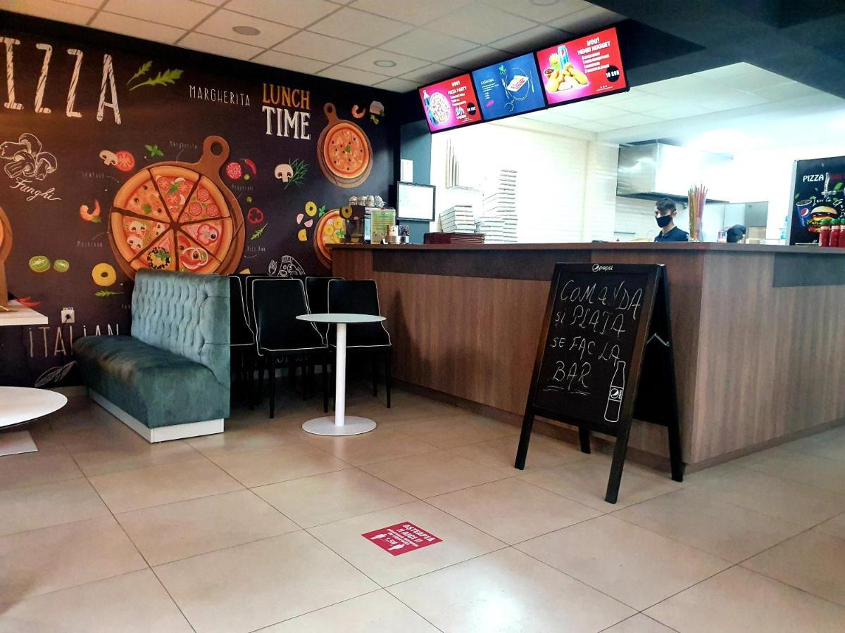 Art Boutique Central Târgu Jiu Екстериор снимка