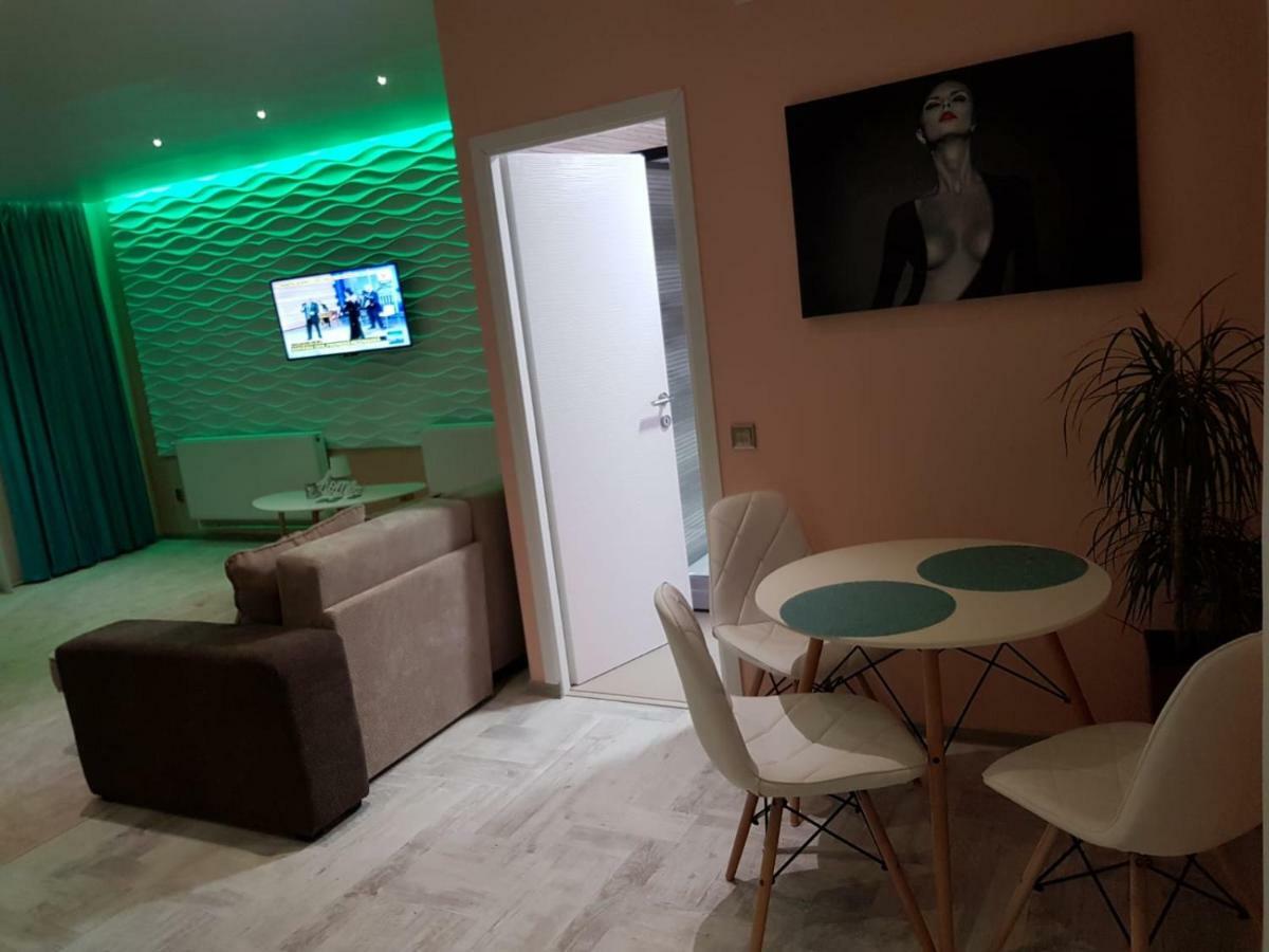 Art Boutique Central Târgu Jiu Екстериор снимка