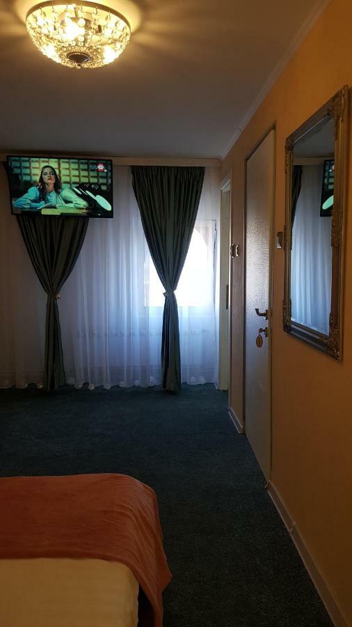Art Boutique Central Târgu Jiu Екстериор снимка