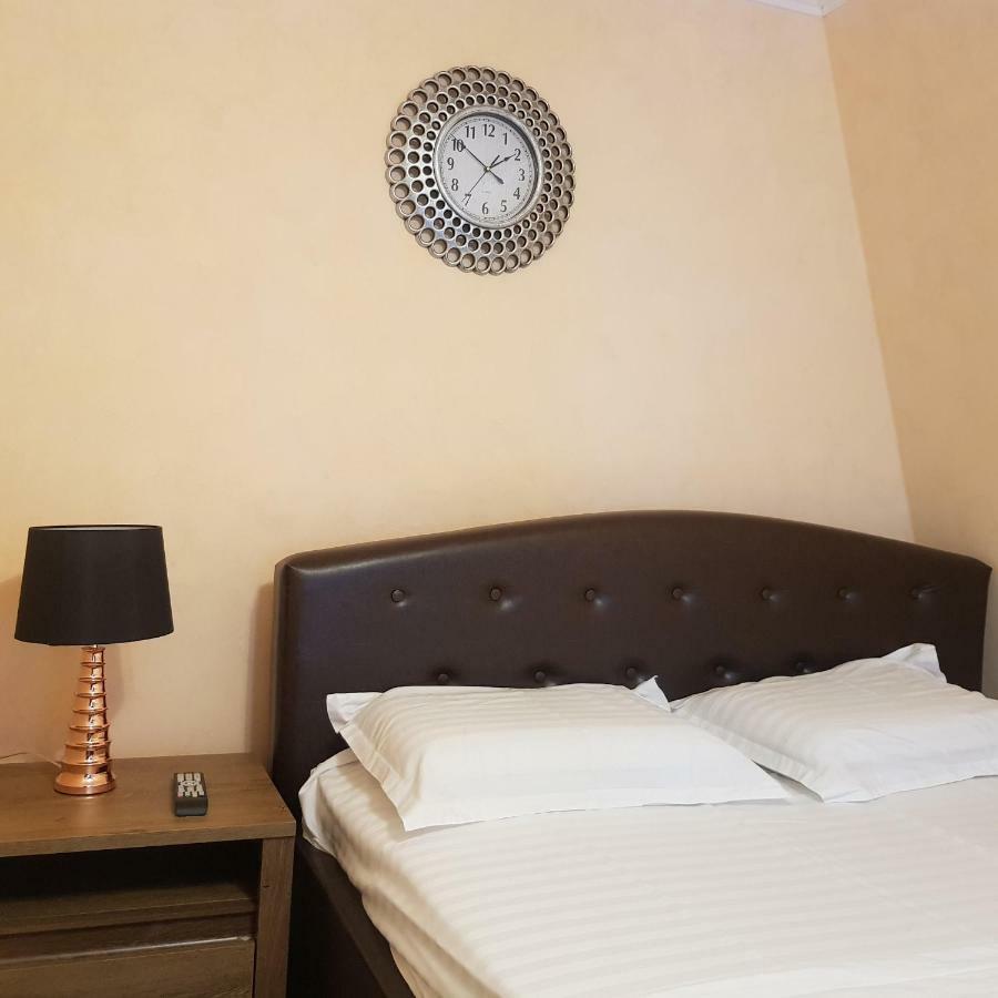 Art Boutique Central Târgu Jiu Екстериор снимка