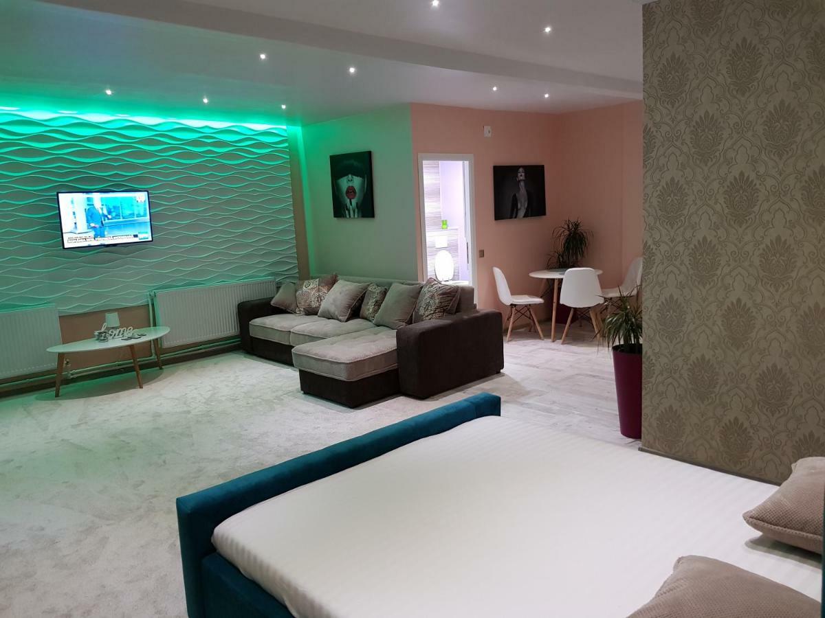 Art Boutique Central Târgu Jiu Екстериор снимка