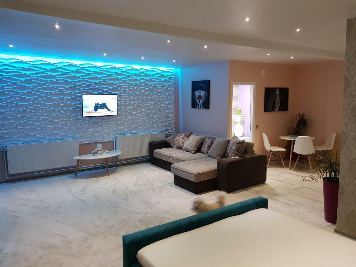 Art Boutique Central Târgu Jiu Екстериор снимка