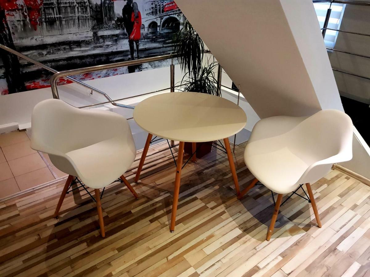 Art Boutique Central Târgu Jiu Екстериор снимка