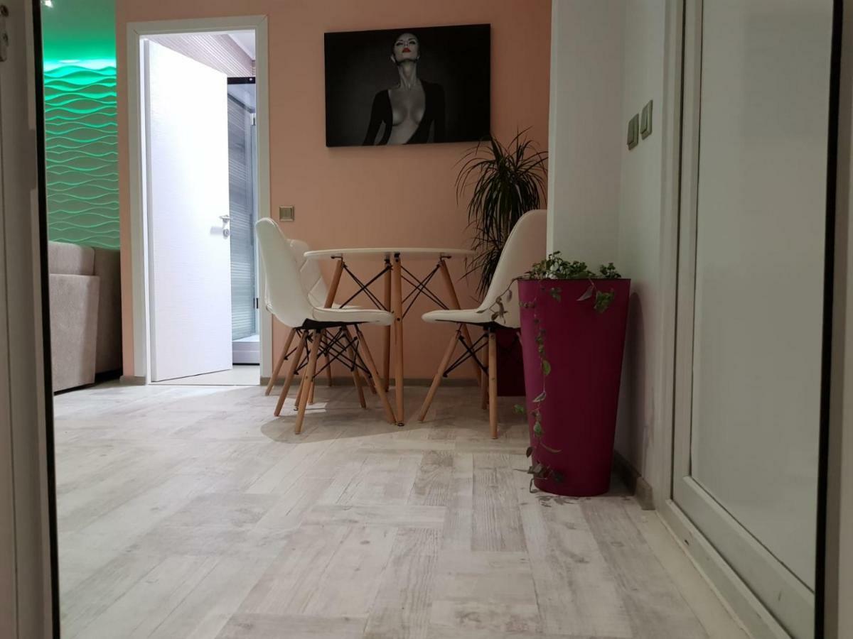 Art Boutique Central Târgu Jiu Екстериор снимка