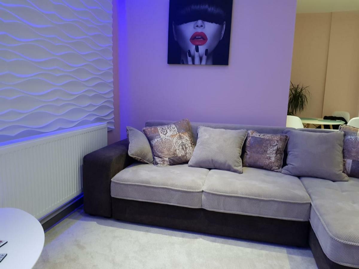 Art Boutique Central Târgu Jiu Екстериор снимка