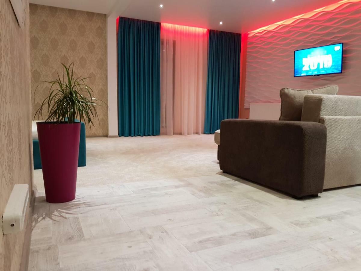 Art Boutique Central Târgu Jiu Екстериор снимка