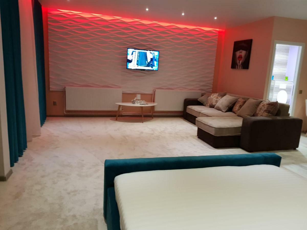 Art Boutique Central Târgu Jiu Екстериор снимка