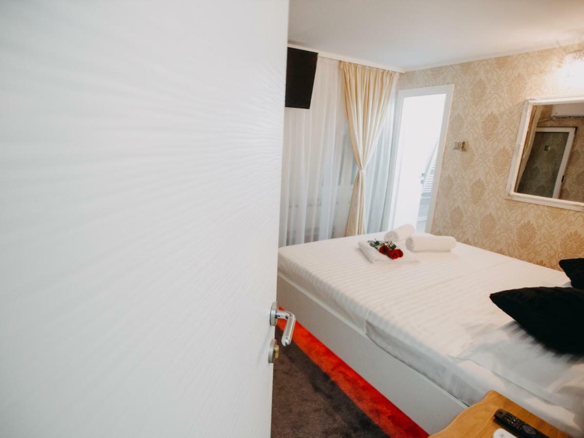 Art Boutique Central Târgu Jiu Екстериор снимка
