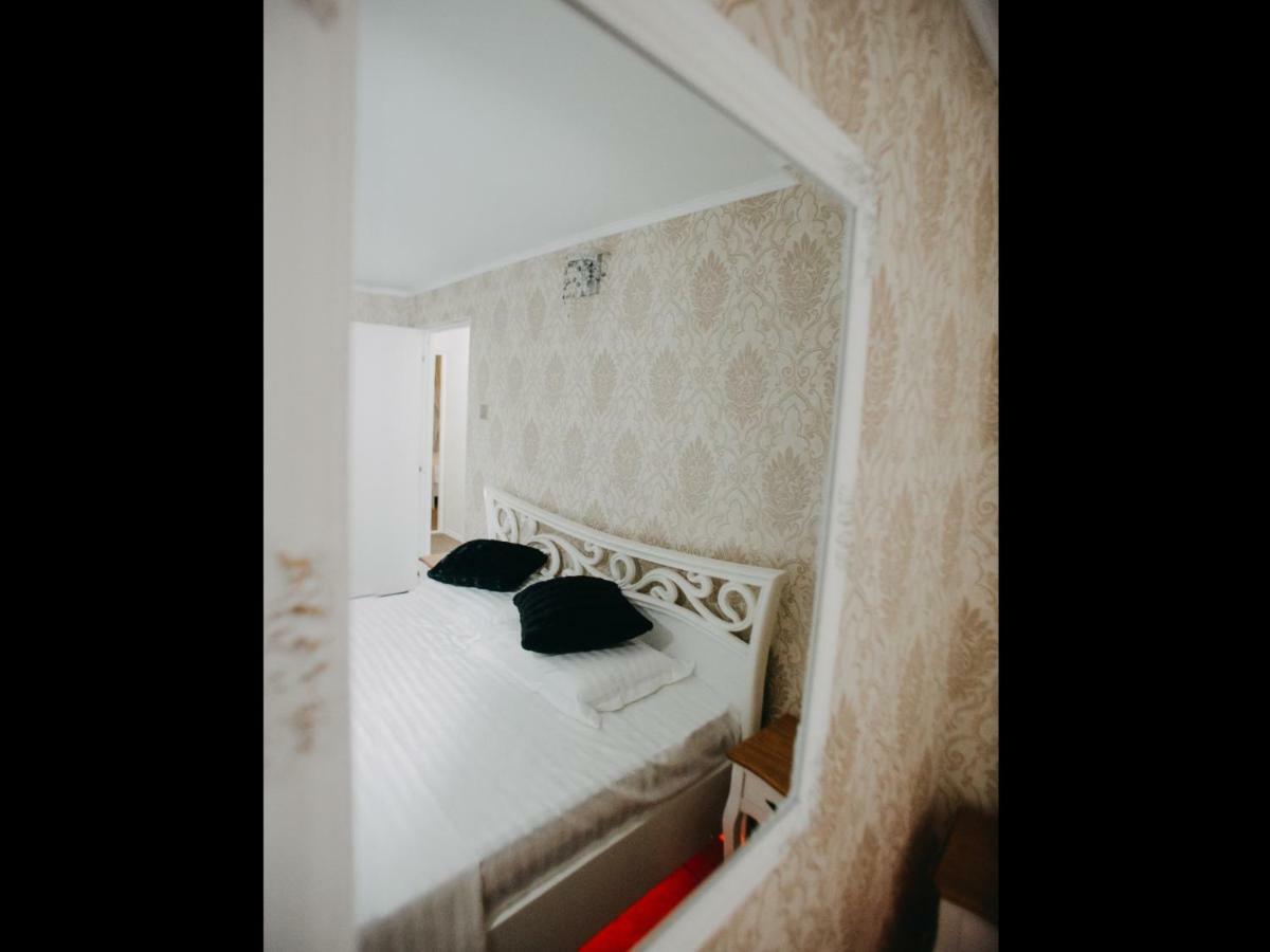 Art Boutique Central Târgu Jiu Екстериор снимка